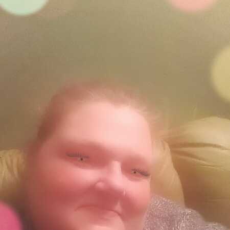 Muskegon, USA Loveable and caring woman for her daddy; Looking to try new adventures