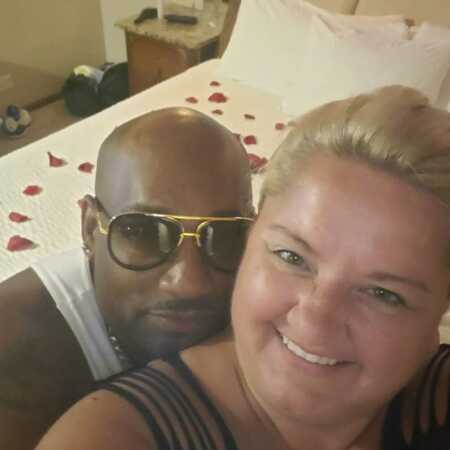 Rockford, USA Interracial Couple looking to add another female