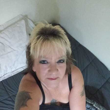 Lynchburg, USA My boyfriend and myself are looking for adult fun.so come on lets play.