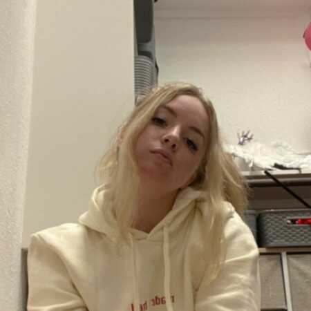 DommieeAza