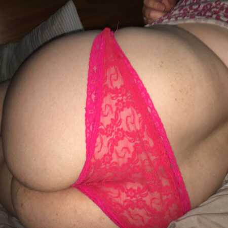 Belfast, UK Horny milf wants you for fun...; New to this site and looking to meet new people!